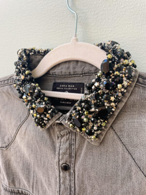 Skjorte med sort perle design