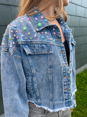 Denim jakke med farvede sten - LARGE