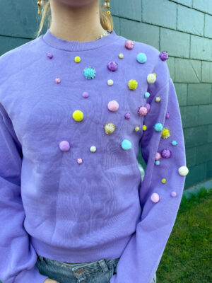 Lilla sweat med pompoms