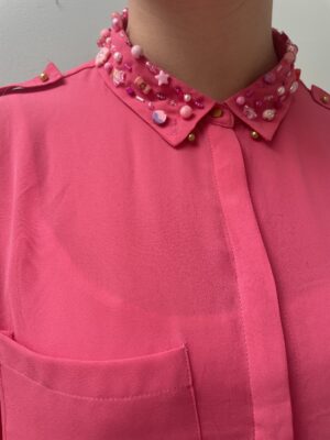 Skjorte med lyserødt design