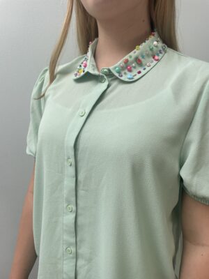 Skjorte i mint med funky design