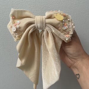 Sløjfe med perler og pailletter - velour råhvid