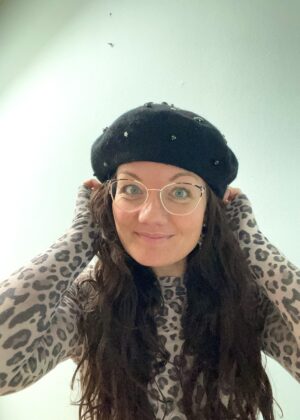 Baret - sort med perle drys