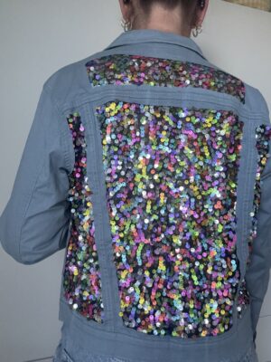 Redesignet denim jakke - blå og multi