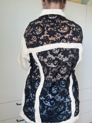 Redesignet denim jakke - nude og sort